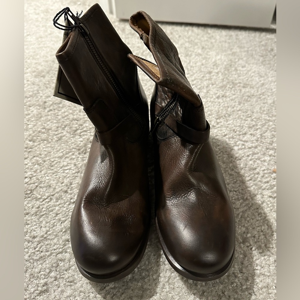 NEW Frye Carmen 8L Shortie Boots